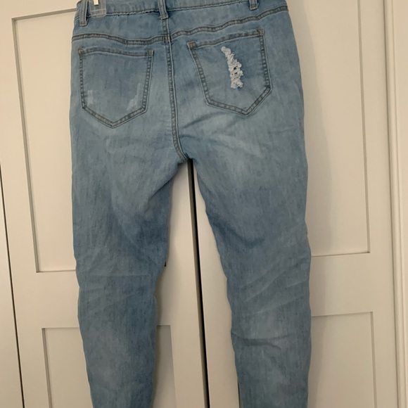 Distressed jeans - Picture 4 of 5